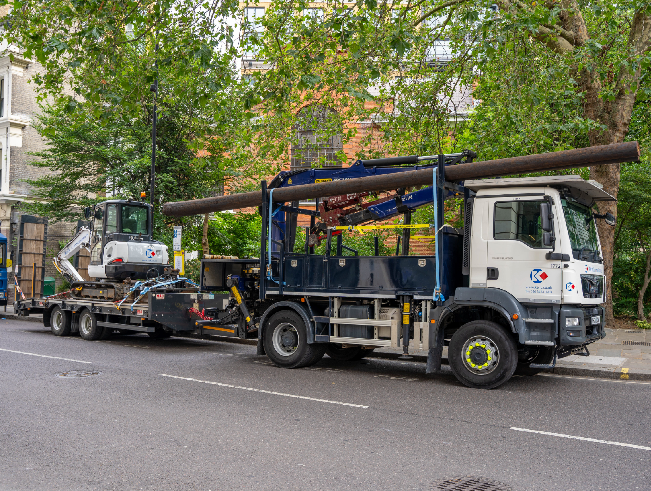 Kelly Group’s Bespoke Designed 2021 Pole Erection Unit Vehicle Showcased at London’s Cart Marking Parade 2023